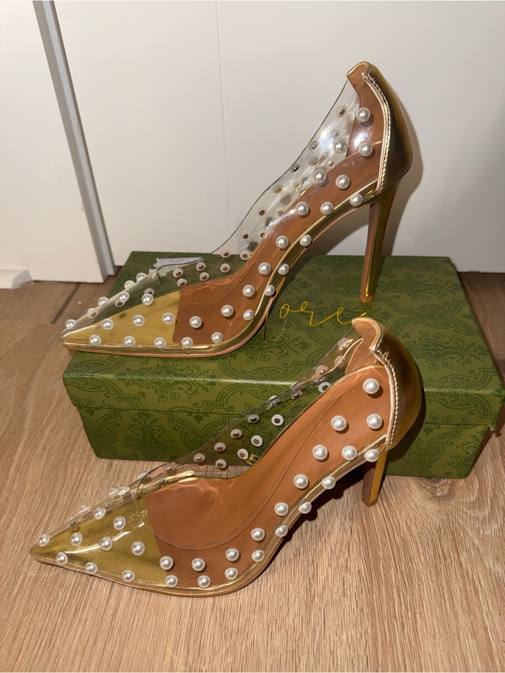 Tadore Pearl Embellished Clear PVC Gold Pointed Toe Pumps Heels Size 8.5 - Picture 3 of 7